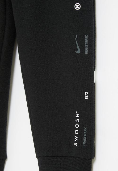 Nike - Nkb swoosh jogger - black