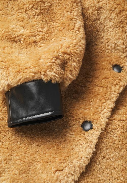 MANGO - Plus coat furry -medium brown