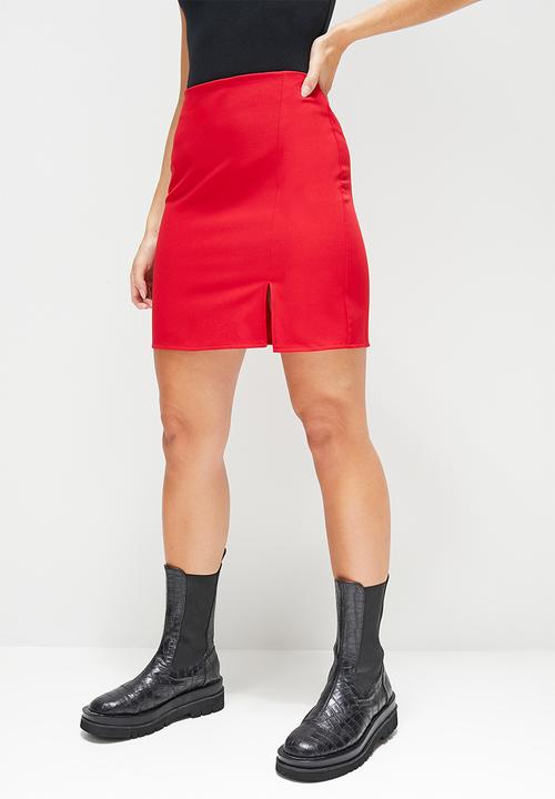 Blake - A-line mini skirt with slit - red