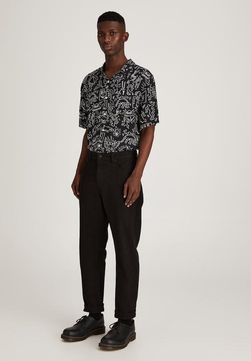 Cotton On - Keith Haring short sleeve shirt - washed black 