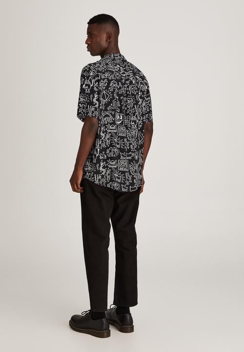 Cotton On - Keith Haring short sleeve shirt - washed black 