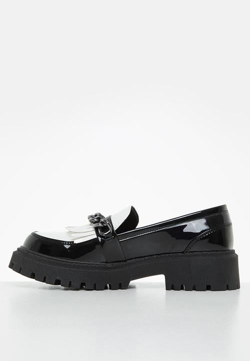 Footwork - Brianna chunky chain loafer - black & white