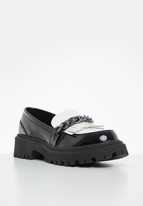Footwork - Brianna chunky chain loafer - black & white