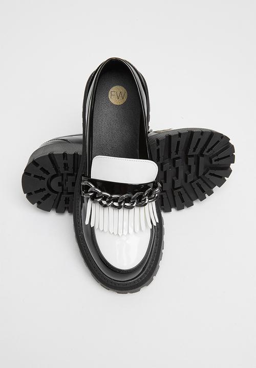 Footwork - Brianna chunky chain loafer - black & white