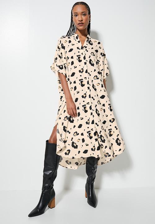 VELVET - Mandarin collar kaftan dress - neutral abstract