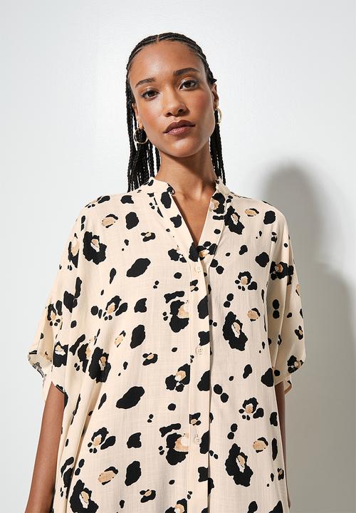 VELVET - Mandarin collar kaftan dress - neutral abstract