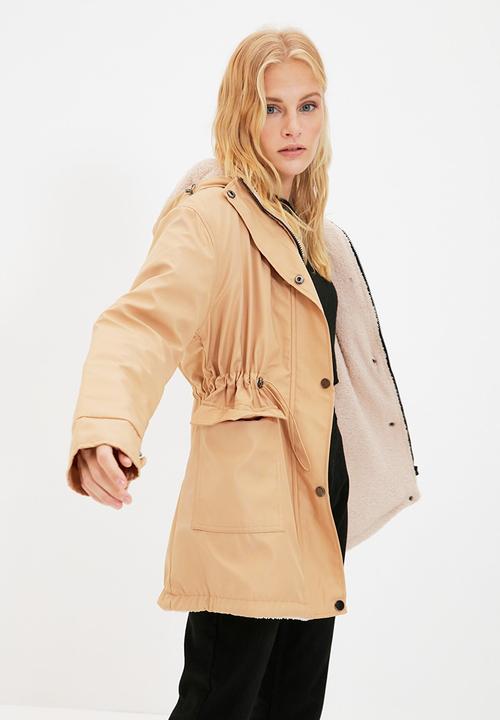 Trendyol - Hooded fur parka - camel