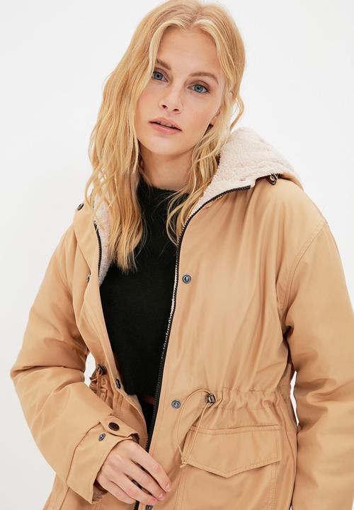 Trendyol - Hooded fur parka - camel