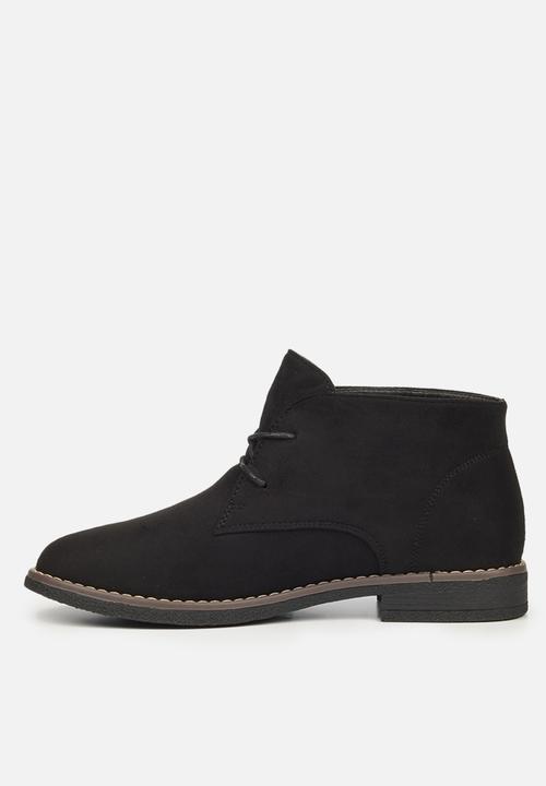 Butterfly Feet - Essex 1 suede chukka boot - black