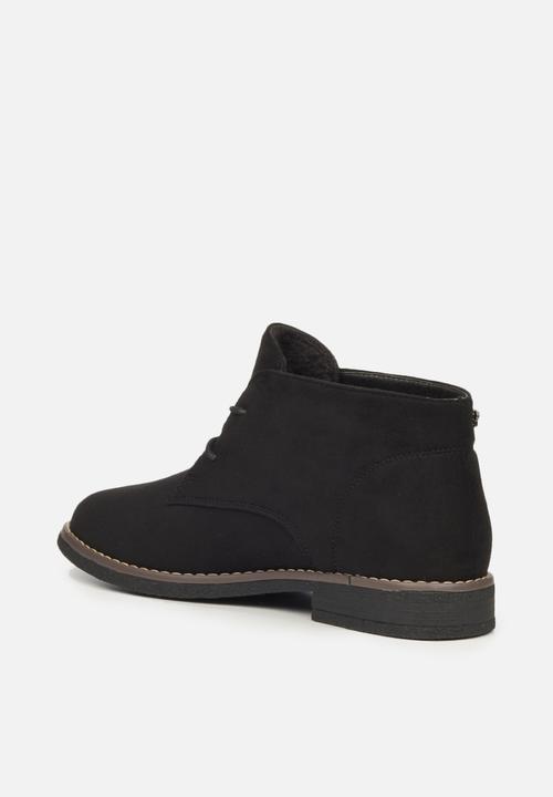 Butterfly Feet - Essex 1 suede chukka boot - black