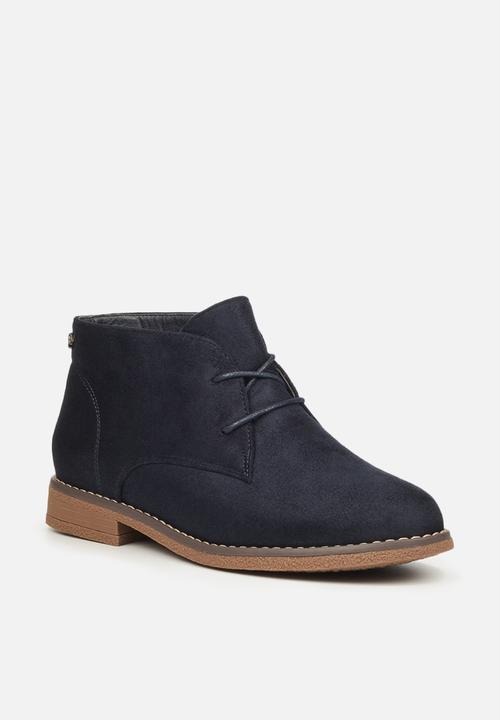 Butterfly Feet - Essex 1 suede chukka boot - navy
