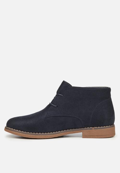 Butterfly Feet - Essex 1 suede chukka boot - navy
