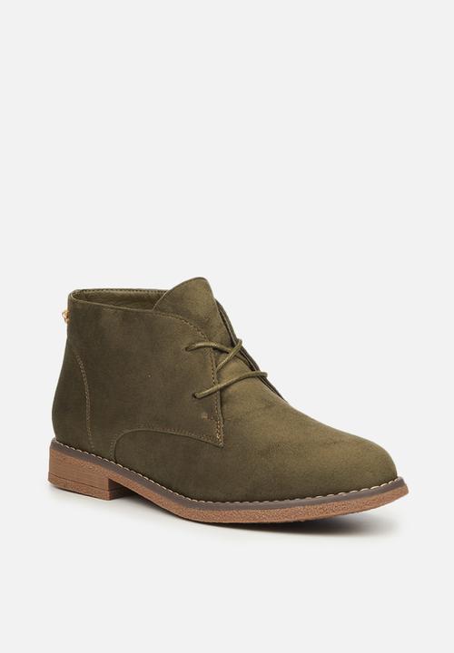 Butterfly Feet - Essex 1 suede chukka boot - olive