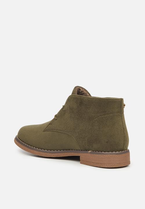 Butterfly Feet - Essex 1 suede chukka boot - olive