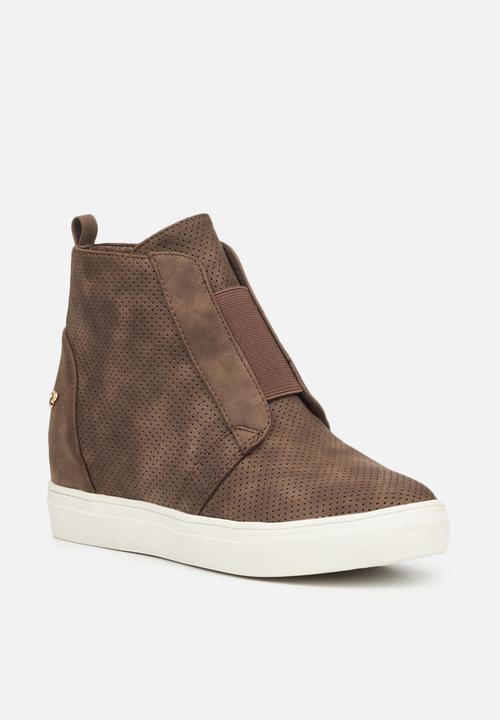 Butterfly Feet - Heron 2 nubuck wedge sneaker - chocolate