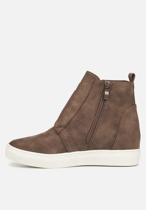 Butterfly Feet - Heron 2 nubuck wedge sneaker - chocolate