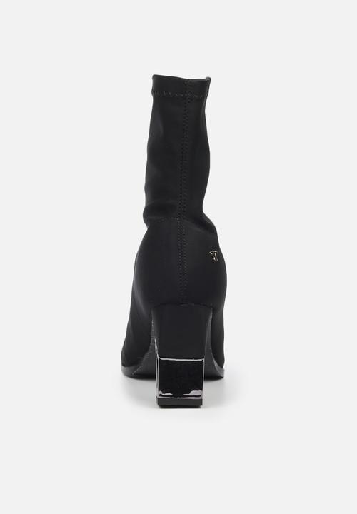 Butterfly Feet - Skye 2 sock boot - black