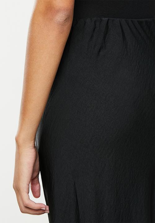 Cotton On - High waisted satin mid split skirt - black