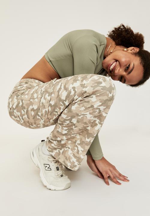 Supré  - Mikayla cargo pant - kelly camo opal
