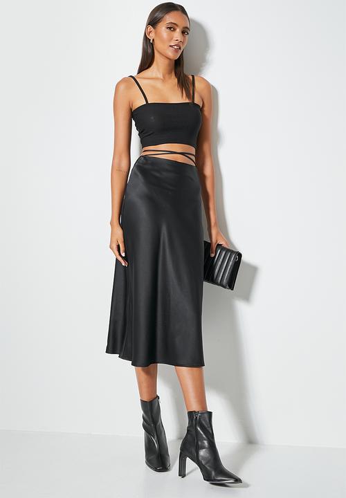 VELVET - Satin slip skirt with tie flossing detail - black