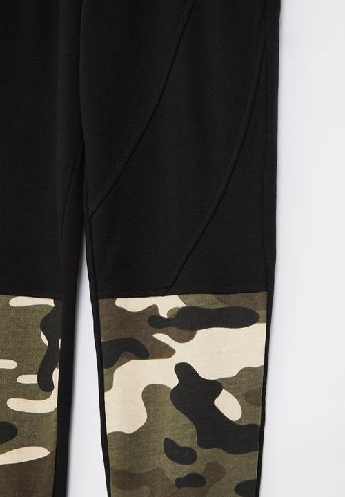 Rebel Republic - Camo jogger - black