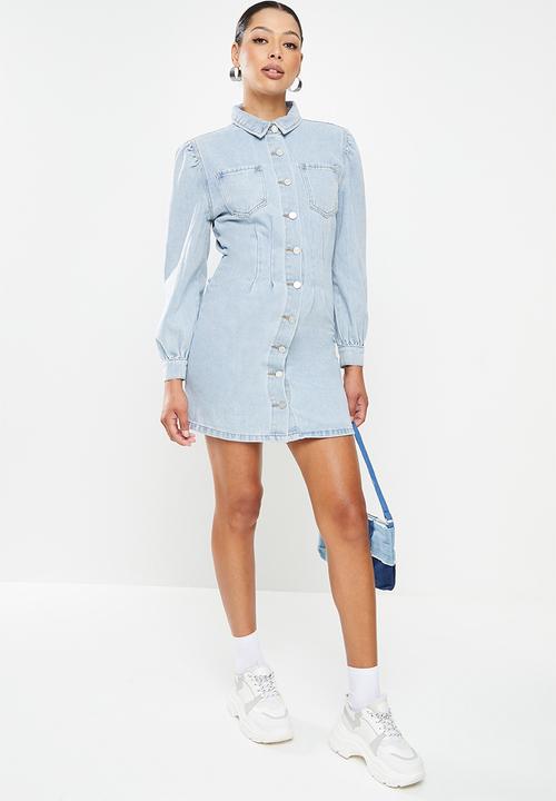 Missguided - Cinched waist acid wash denim dress - light blue