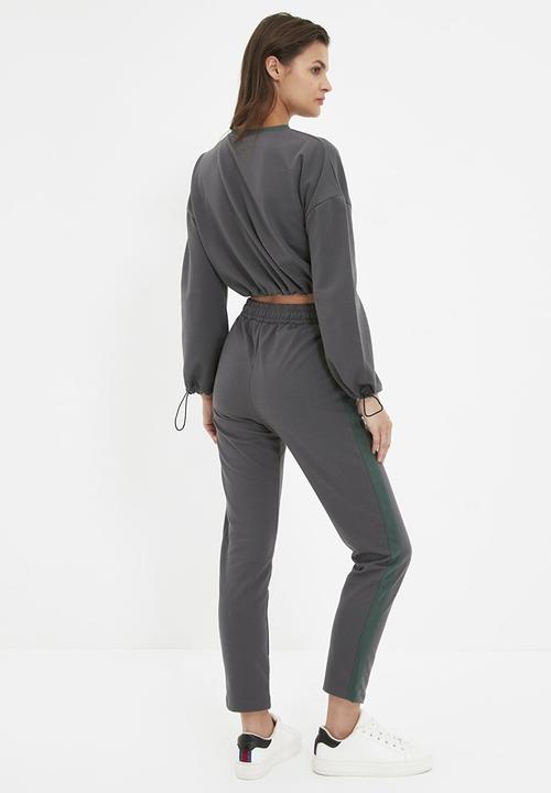 Trendyol - Stripe detailed crop knitted slim tracksuit set  - anthracite