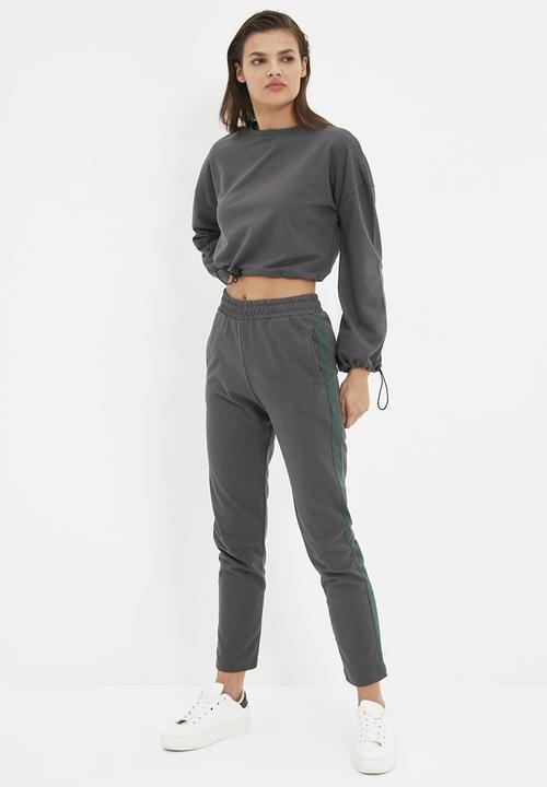 Trendyol - Stripe detailed crop knitted slim tracksuit set  - anthracite