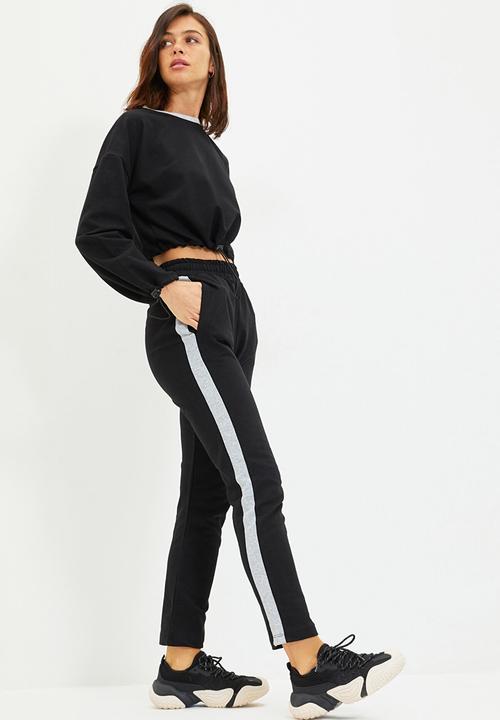 Trendyol - Stripe detailed crop knitted slim tracksuit set - black