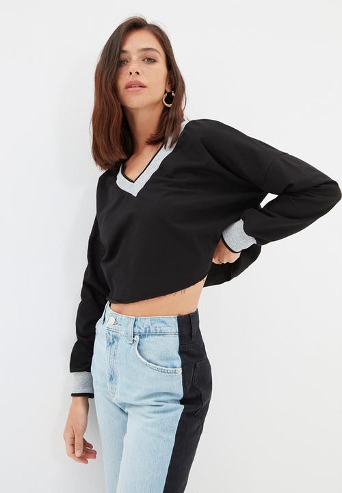 Trendyol - V-neck crop knit slim sweatshirt - black