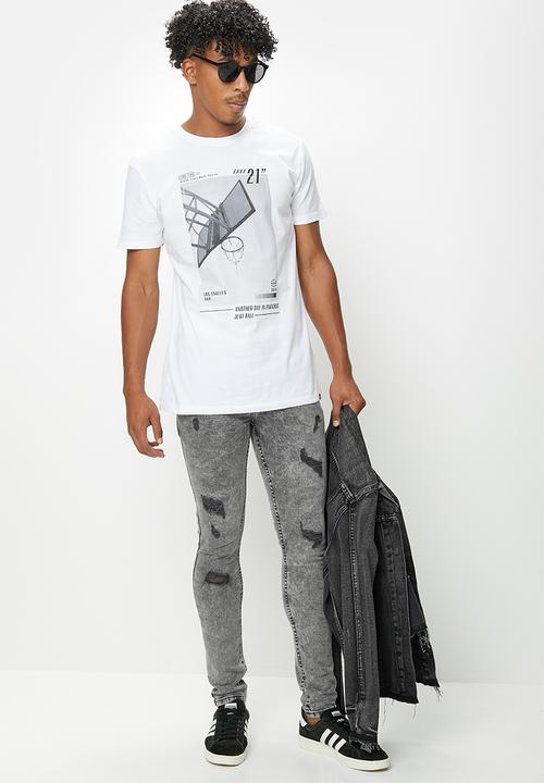 STYLE REPUBLIC - Mikey crew neck graphic tee - white basketball hoop
