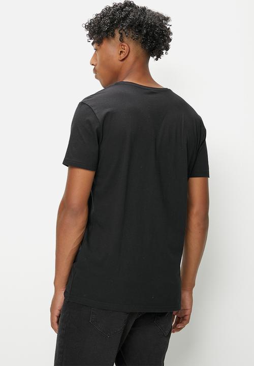 STYLE REPUBLIC - Mikey crew neck graphic tee - black varsity