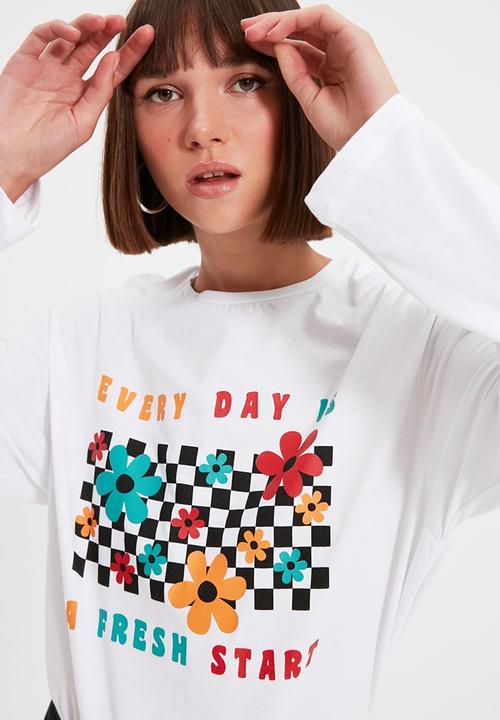 Trendyol - Printed boyfriend knitted t-shirt - white