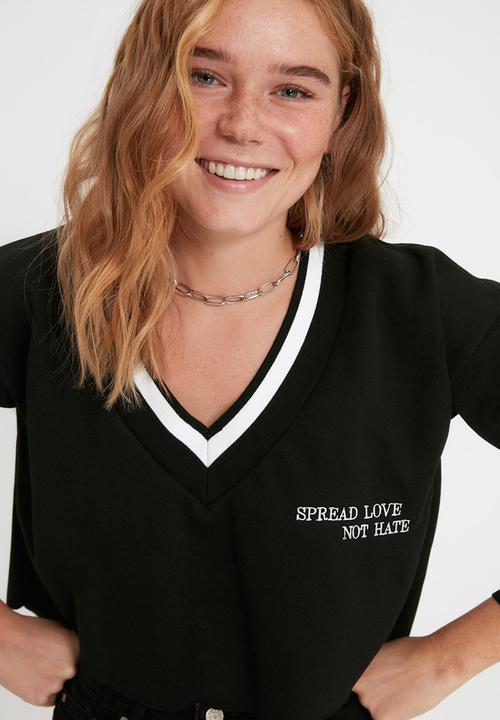 Trendyol - Crop v neck embroidered slim knitted sweatshirt - black