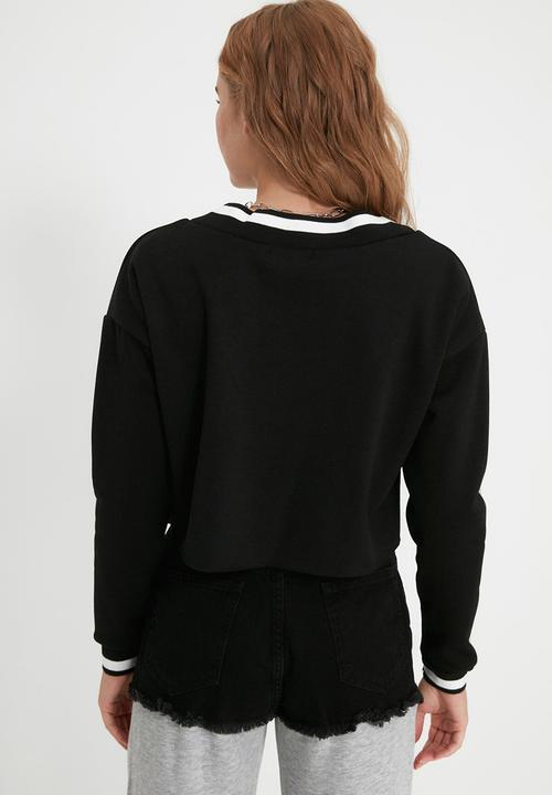 Trendyol - Crop v neck embroidered slim knitted sweatshirt - black