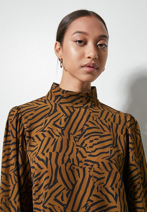 Superbalist - High neck funnel blouse - tobacco & black