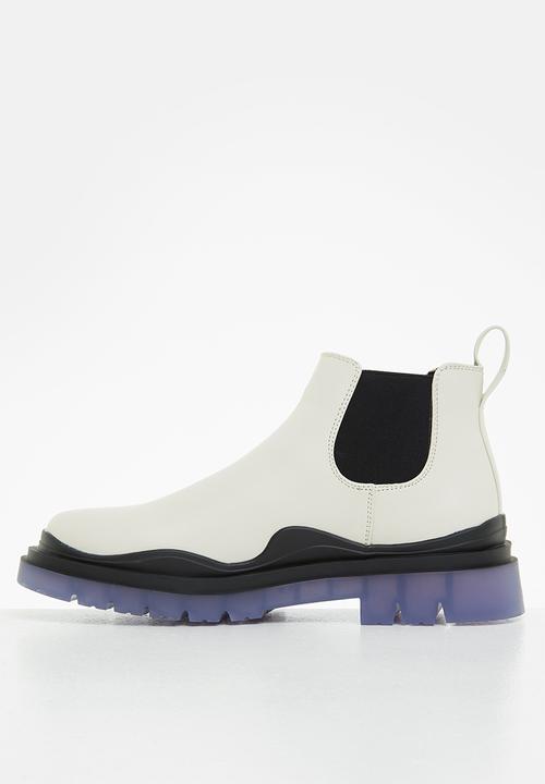 Public Desire - Myth chunky chelsea boot - ecru