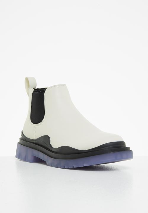 Public Desire - Myth chunky chelsea boot - ecru
