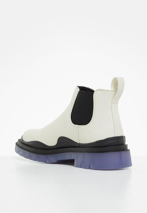 Public Desire - Myth chunky chelsea boot - ecru