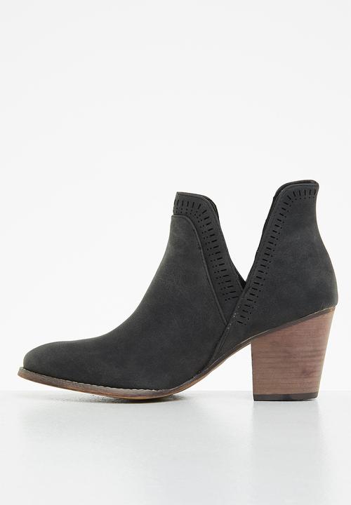 Seduction - Side cut out ankle boot - black