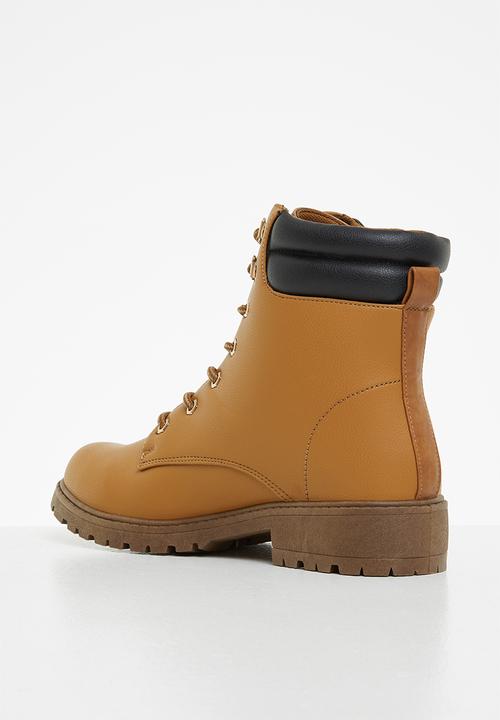 Seduction - Chunky lace-up hiking boot - honey