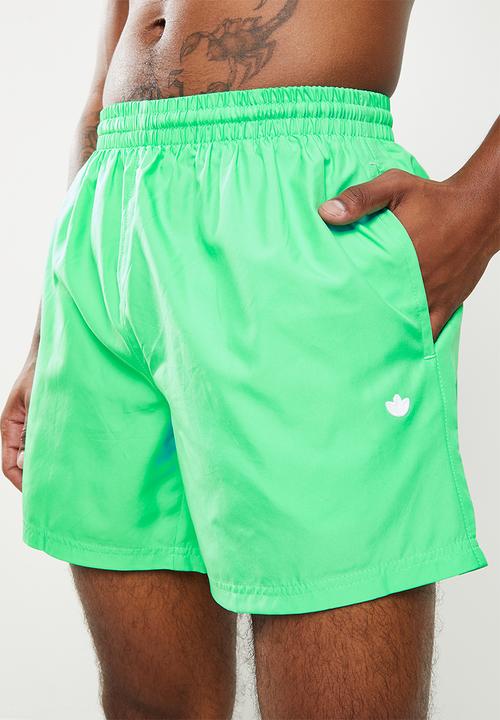 adidas Originals - Essential shorts - hi-res green