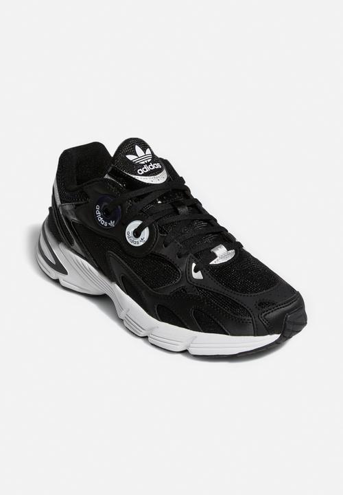 adidas Originals - Adidas astir - core black/core black/ftwr white