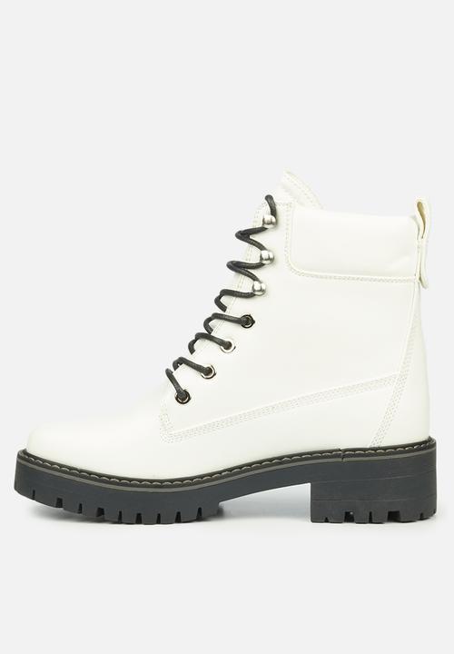 Miss Black - Fox9 lace-up ankle boot - white