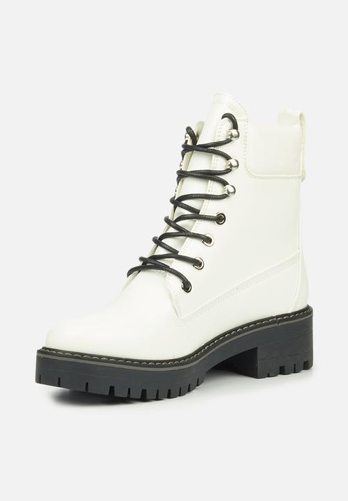 Miss Black - Fox9 lace-up ankle boot - white