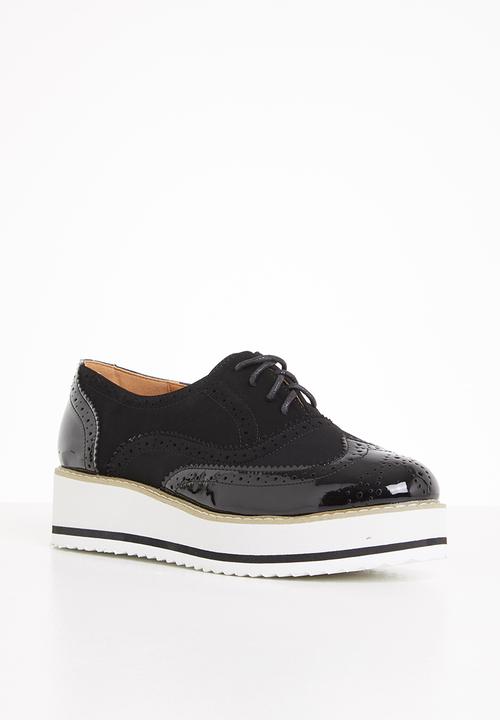 Madison® - Molly flatform brogue - black