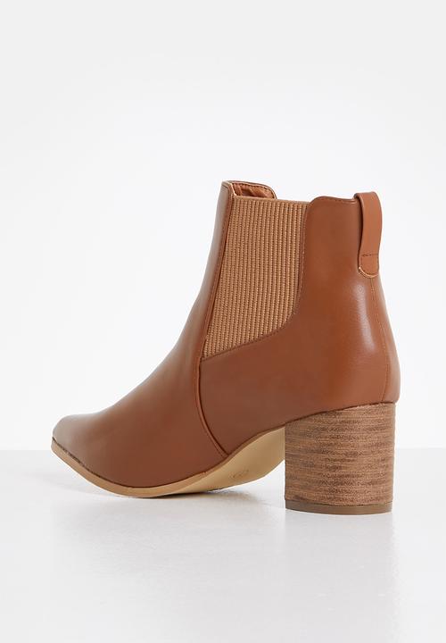 edit - Jalila ankle boot - tan