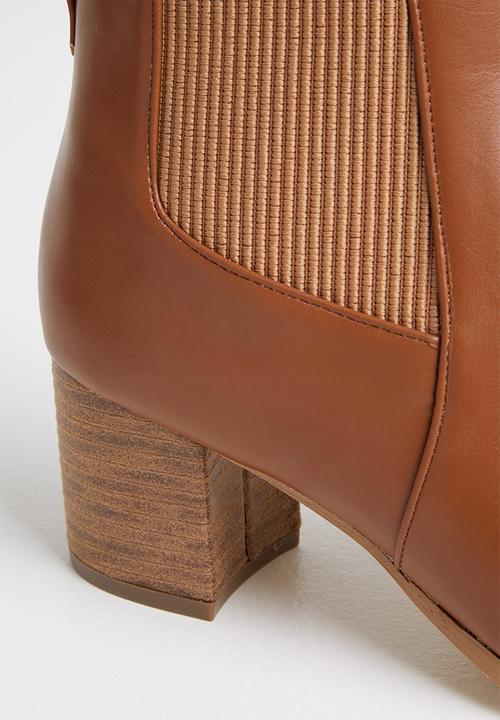 edit - Jalila ankle boot - tan