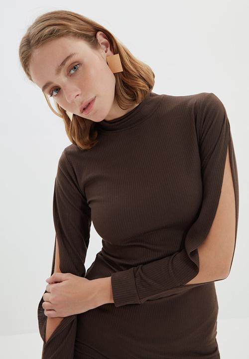 Trendyol - Sleeve slit detailed corduroy knitted dress - brown