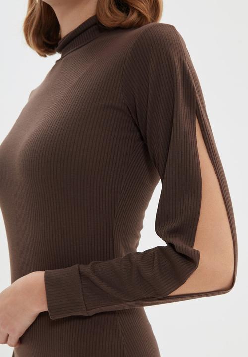 Trendyol - Sleeve slit detailed corduroy knitted dress - brown